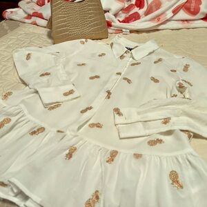 DKNY White Blouse with Metallic Pineapple Embroidery. EUC